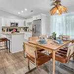Vibrant South Clt Oasis, 3brs, Patio, Fire Pit