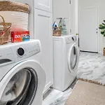 Vibrant South Clt Oasis, 3brs, Patio, Fire Pit * Charlotte