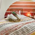 Vibrant South Clt Oasis, 3brs, Patio, Fire Pit Holiday home *