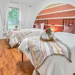 Holiday home Vibrant South Clt Oasis, 3brs, Patio, Fire Pit Charlotte