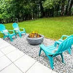 Vibrant South Clt Oasis, 3brs, Patio, Fire Pit
