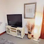 Uptown Area, Cozy King Suite, Quiet And Private, Free Parking, Walk To Restaurants