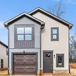Vacation Home In Clt King And 3Q