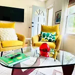 Holiday home Trendy Bohemian Bungalow, Close To Uptown, Plaza & Noda