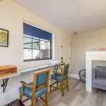 Adorable Solo-traveler Retreat Apartment