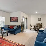 Cozy 1-br With A Seasonal Pool Apartment Charlotte