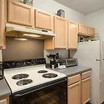 Cozy 1-br With A Seasonal Pool Apartment