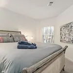 Cozy 1-br With A Seasonal Pool