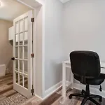 3br Getaway, Hot Tub & Mini Golf Fun Holiday home