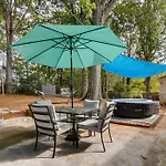 Holiday home 3br Getaway, Hot Tub & Mini Golf Fun