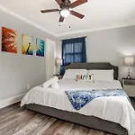 3br Getaway, Hot Tub & Mini Golf Fun