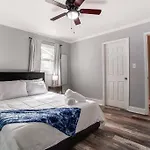 Holiday home 3br Getaway, Hot Tub & Mini Golf Fun