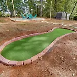 3br Getaway, Hot Tub & Mini Golf Fun Charlotte