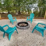 3br Getaway, Hot Tub & Mini Golf Fun