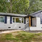 Holiday home 3br Getaway, Hot Tub & Mini Golf Fun Charlotte