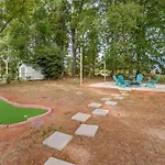 3br Getaway, Hot Tub & Mini Golf Fun