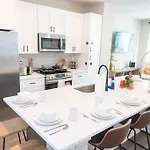 Modern Chic In Trendy Noda Midwood Districts Holiday home