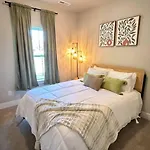 Modern Chic In Trendy Noda Midwood Districts