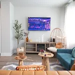 Modern Chic In Trendy Noda Midwood Districts Holiday home Charlotte