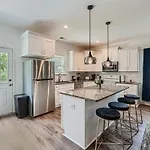3Br Luxury Home Near Uptown King Bed Workspace