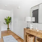 Modern 4br Uptown Oasis! *
