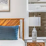 Modern 4br Uptown Oasis! Holiday home *