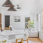 Modern 4br Uptown Oasis! Holiday home