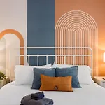 League Flats South End On South College Street