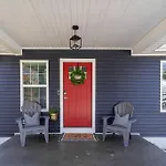 Uptown Oasis, Hot Tub, Swing Chairs, Fire Pit, Gazebo Holiday home