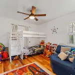 2 Bed Apartment Sleeps 4 With Free Parking