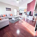 Villa Amazing 4 Bdrm W Garage In *