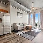 Perfect Uptown Loft-2 Min Walk To City\'S Best Spots