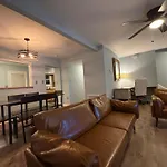 3 Bedroom Townhouse-max 8 Guests Apartment Charlotte