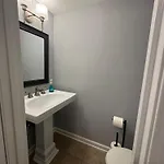 3 Bedroom Townhouse-max 8 Guests Apartment *