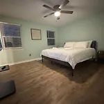 3 Bedroom Townhouse-max 8 Guests Apartment Charlotte