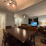 3 Bedroom Townhouse-max 8 Guests *