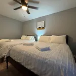 3 Bedroom Townhouse-max 8 Guests Charlotte