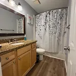 3 Bedroom Townhouse-max 8 Guests Apartment *