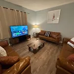 3 Bedroom Townhouse-max 8 Guests *