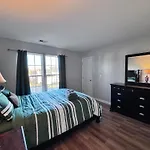 Amazing 4 Bdrm Home W Garage In Charlotte
