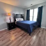 Villa Amazing 4 Bdrm W Garage In