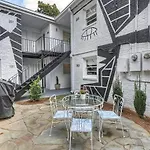 Stylish 1br In Myers Park Holiday home