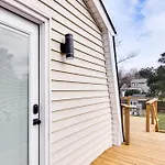 6 Mi To Spectrum Center Spacious Getaway With Deck