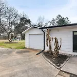 6 Mi To Spectrum Center Spacious Getaway With Deck