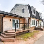 6 Mi To Spectrum Center Spacious Getaway With Deck