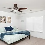Fresh & Comfy Near Uptown With Hottub & Private Yard Holiday home Charlotte