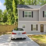 Fresh & Comfy Near Uptown With Hottub & Private Yard