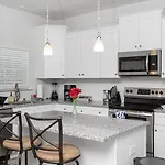 Fresh & Comfy Near Uptown With Hottub & Private Yard * Charlotte