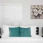 Fresh & Comfy Near Uptown With Hottub & Private Yard