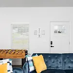 Fresh & Comfy Near Uptown With Hottub & Private Yard